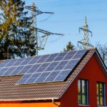 On-grid vs Off-grid: Tanečný duel slnečných panelov na ploche vašej strechy